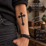 Tatouage temporaire croix celtique noire porté sur l'avant-bras