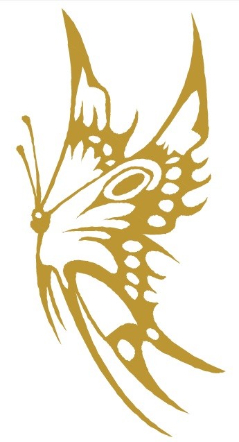 Tatouage papillon doré qui prend son envol