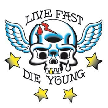 Tatouage crâne live fast die young