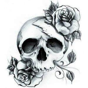Tatouage temporaire crâne romantique avec des roses