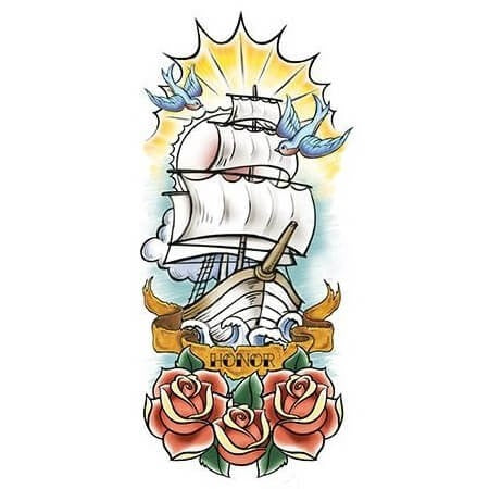 Grand tattoo marin représentant un navire, des hirondelles et des roses