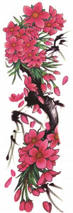 Très grand tatouage fleurs roses