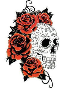 Tatouage crâne avec des roses rouges